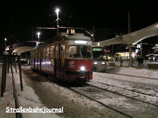 4692 Burggasse, Stadthalle